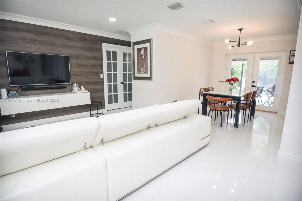 Dining room, Interior, Living room, Pendant Lights, Recessed Lighting