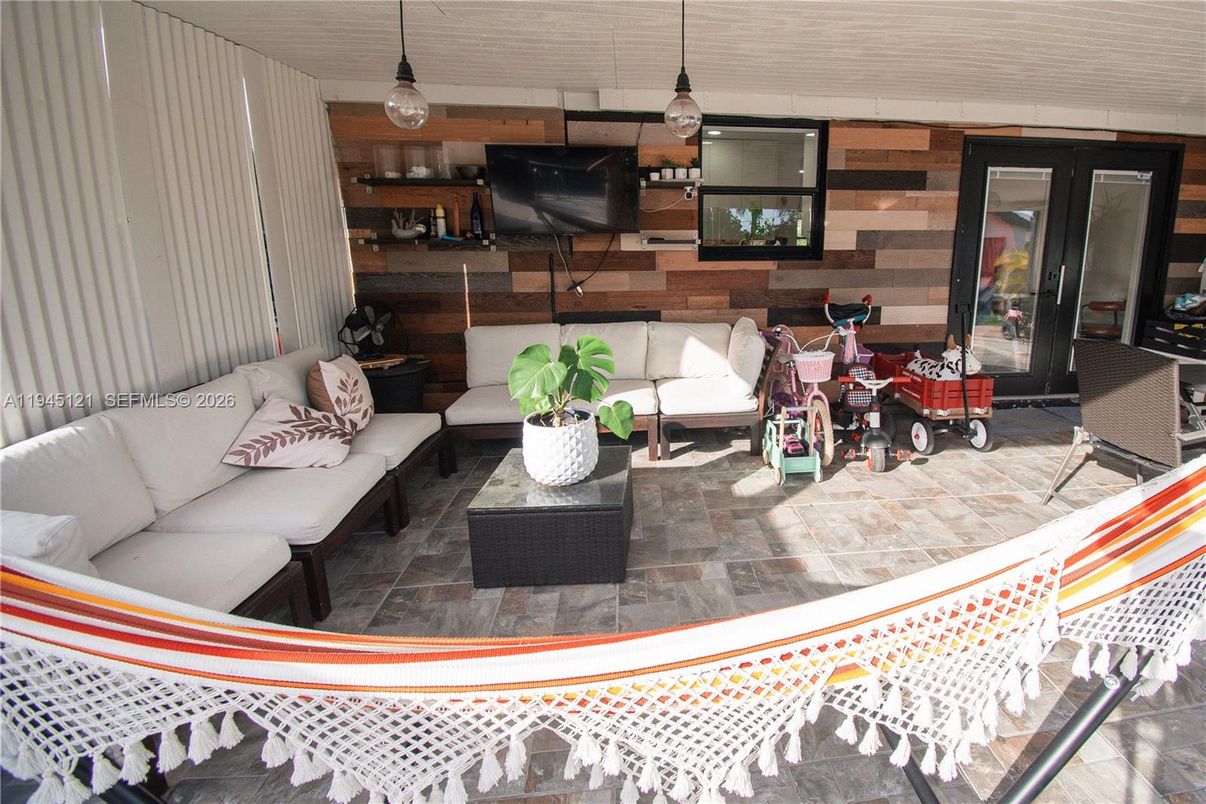 Interior, Living room, Pendant Lights