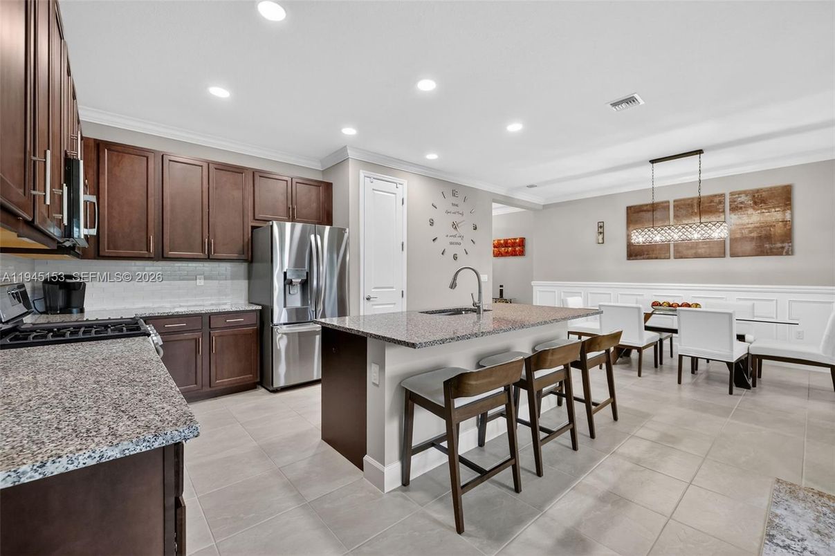 Dining room, Interior, Kitchen, Pendant Lights, Recessed Lighting, Stainless Steel Appliances