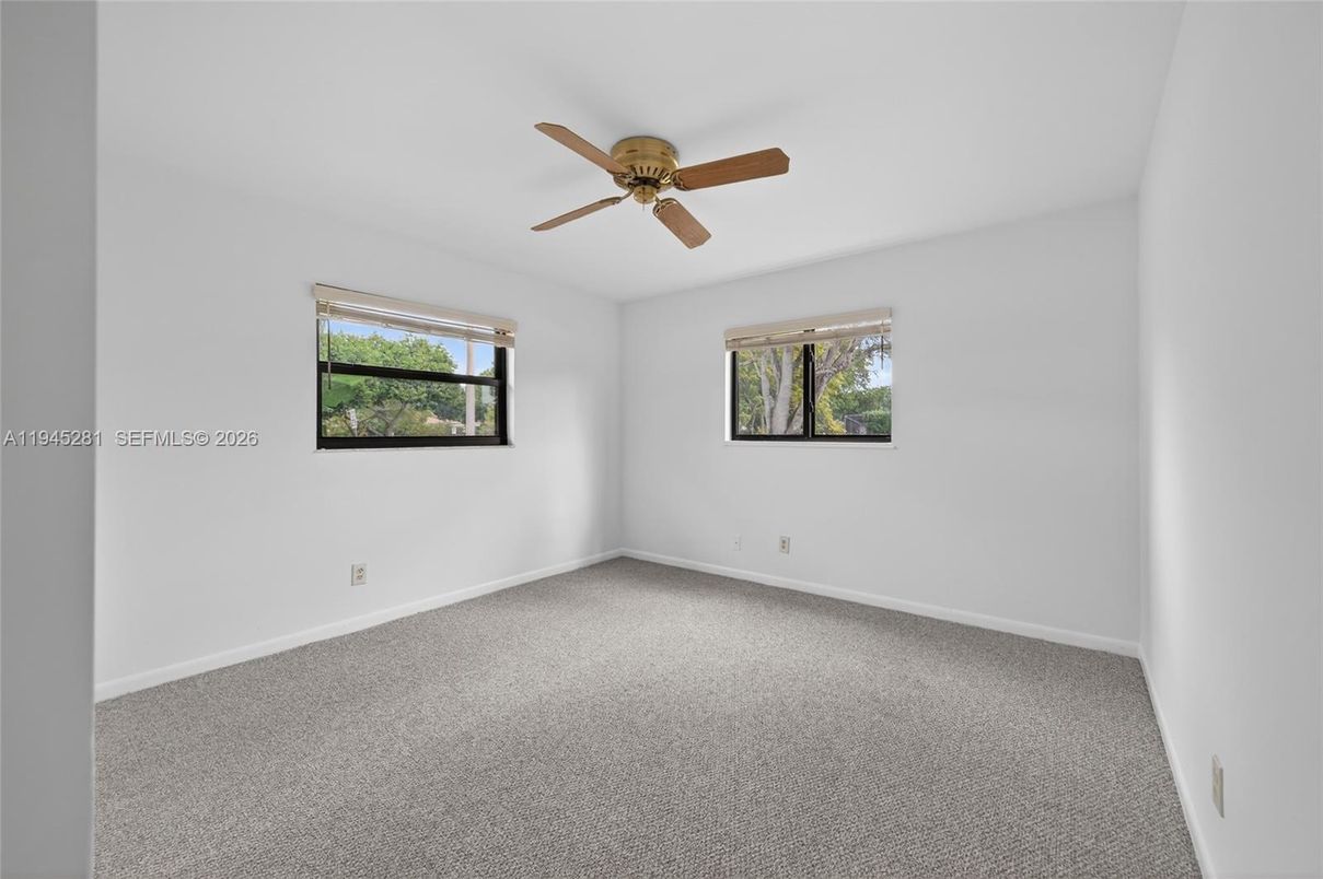 Empty room, Interior