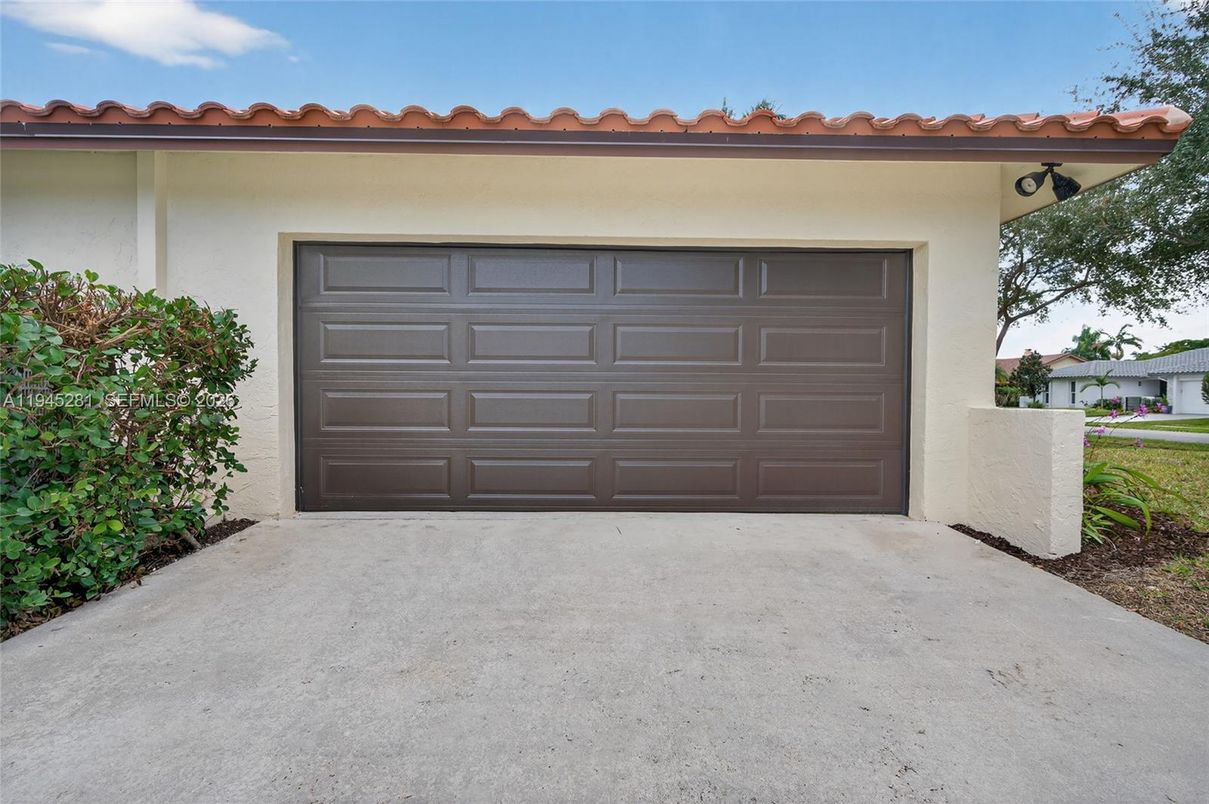 Detached Garage, Exterior