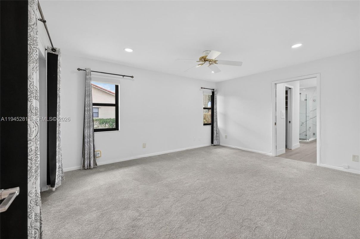 Empty room, Interior, Recessed Lighting