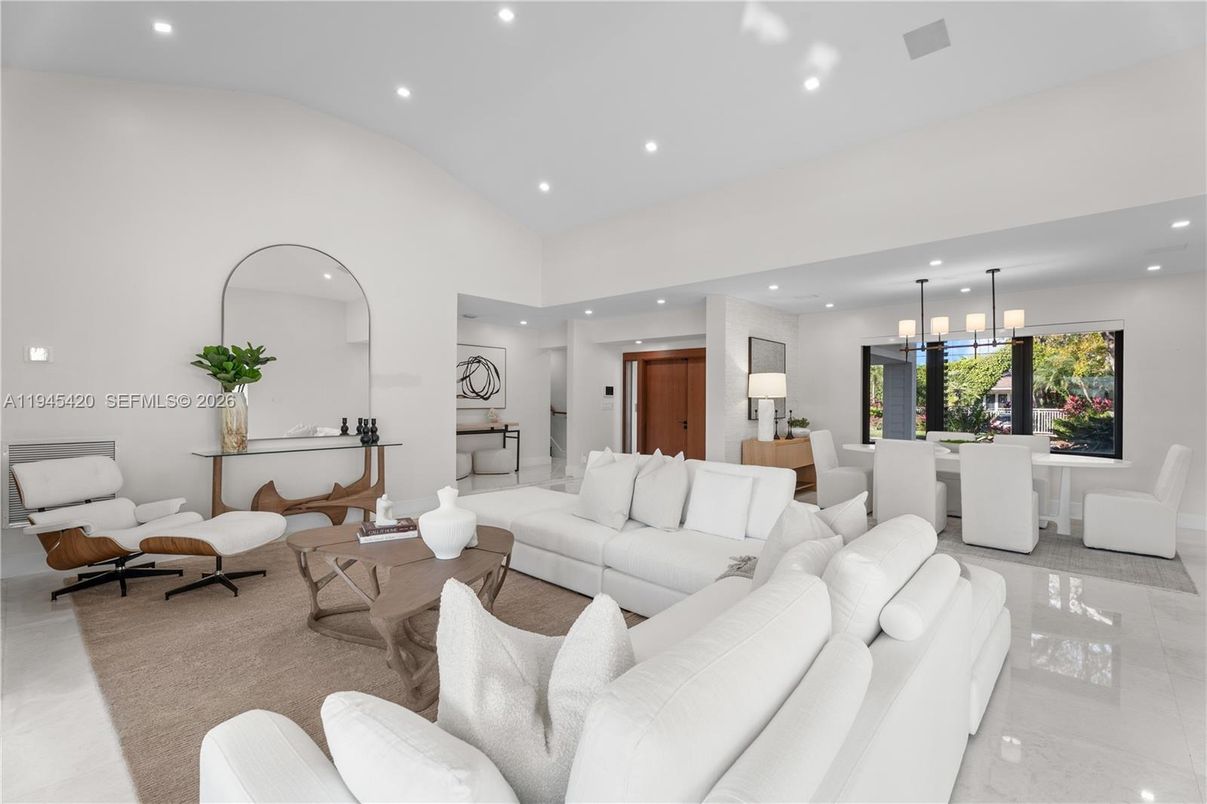 Dining room, Interior, Living room, Pendant Lights, Recessed Lighting