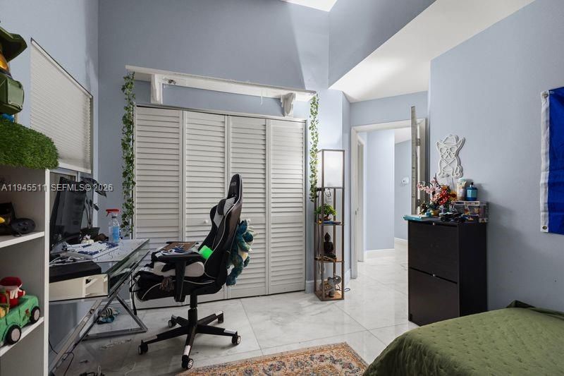 Home Office, Interior