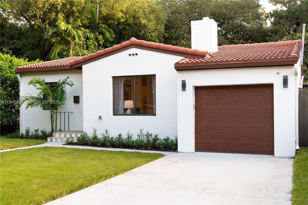 Attached, Exterior, Facade, Spanish Mediterranean