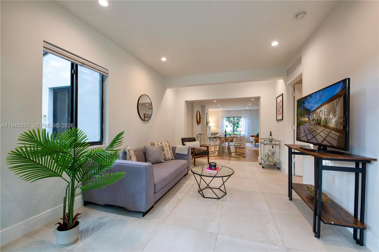 Dining room, Interior, Living room, Recessed Lighting