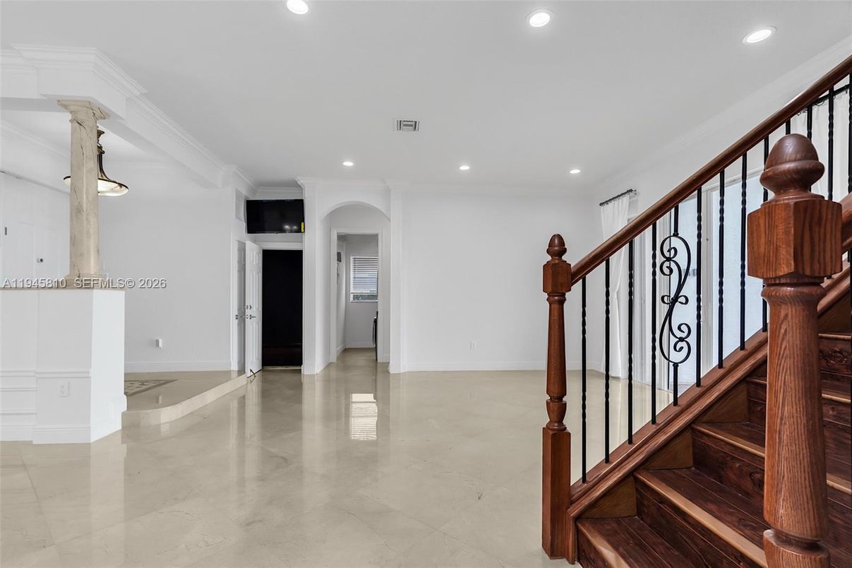 Empty room, Interior, Recessed Lighting