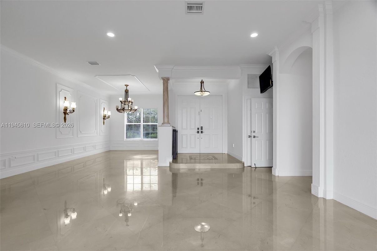 Chandelier, Empty room, Interior, Recessed Lighting