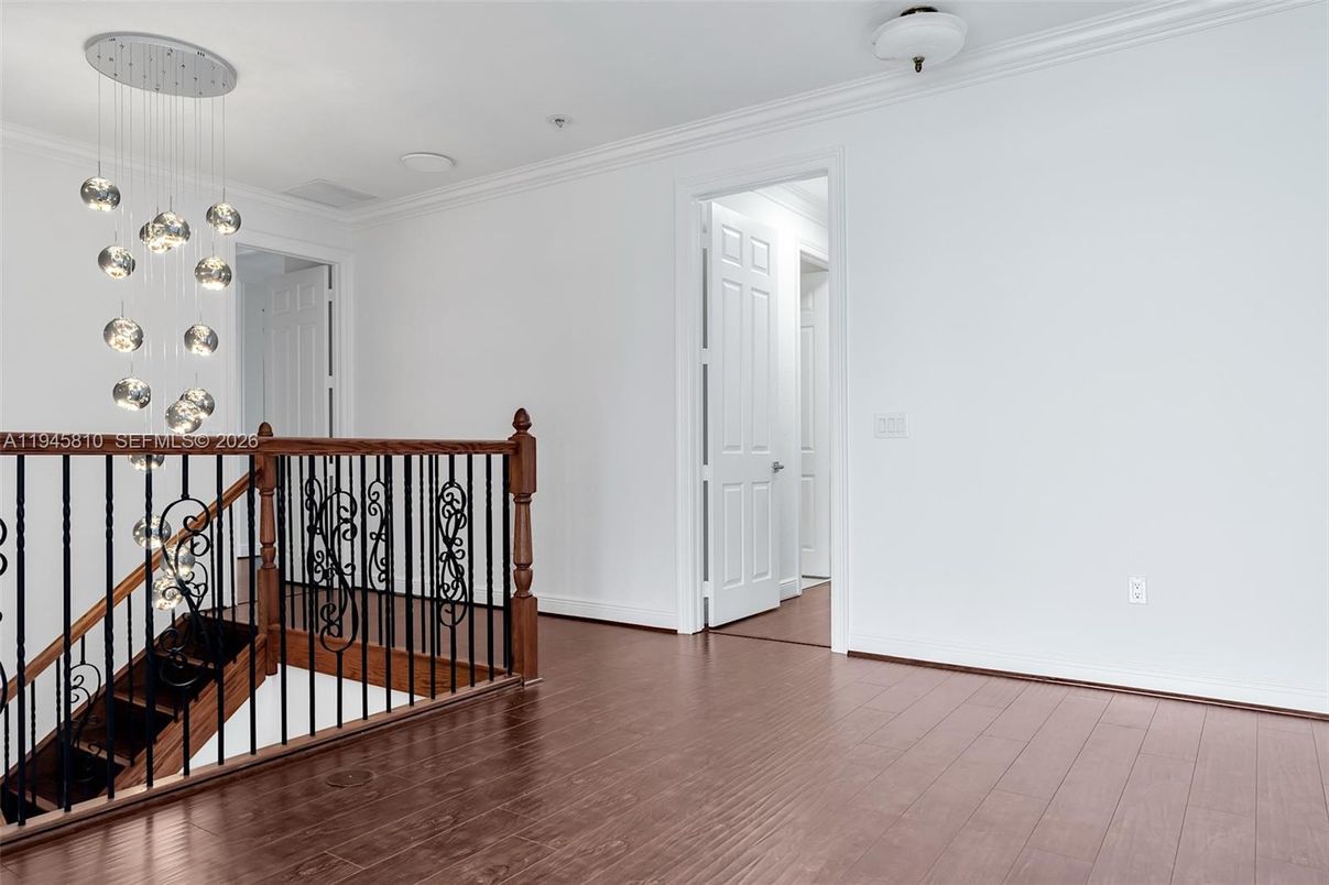Interior, Pendant Lights, Wood Texture Flooring