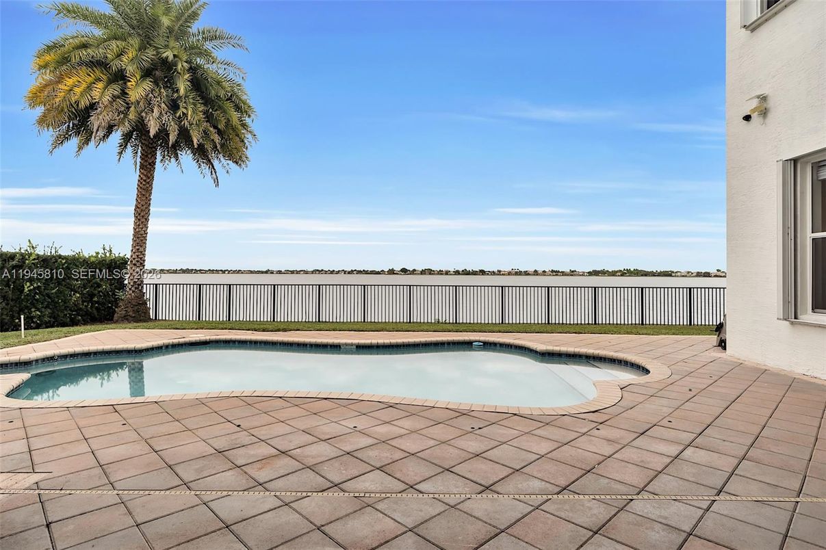 Exterior, Pool, Water