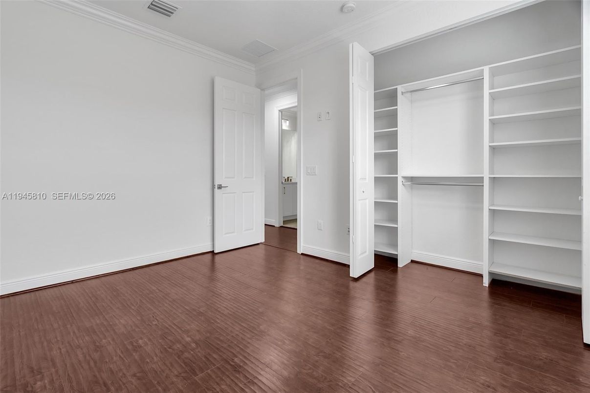 Empty room, Interior, Walk-in Closets, Wood Texture Flooring
