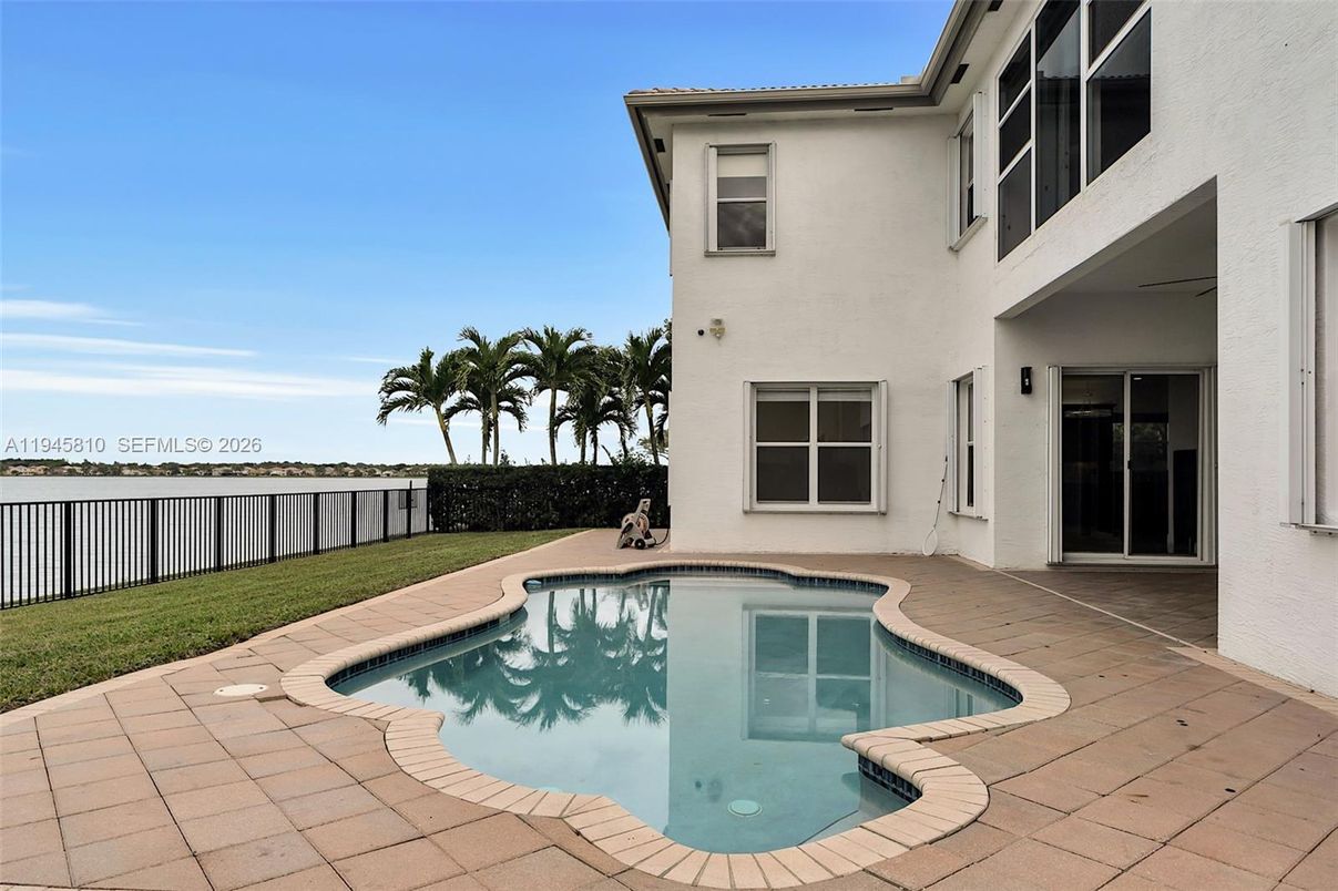 Exterior, Pool, Water