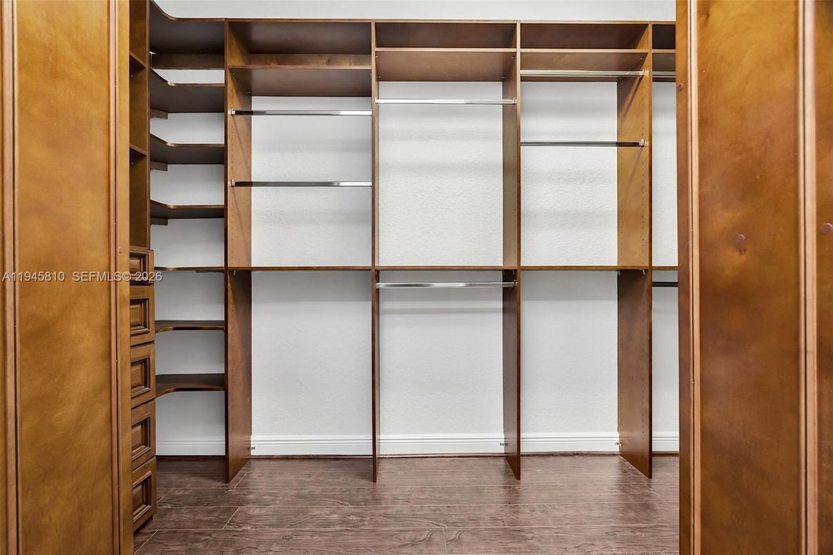 Interior, Walk-in Closets