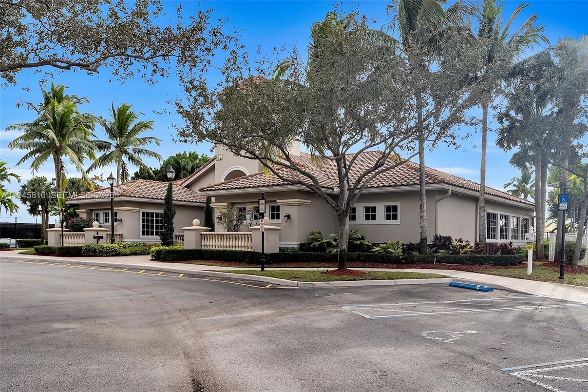 Exterior, Facade, Mediterranean