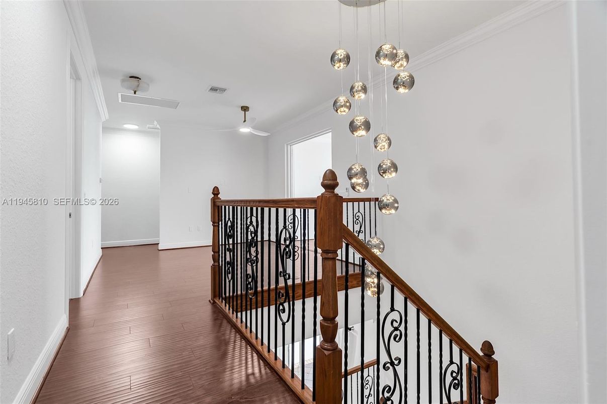 Interior, Pendant Lights, Recessed Lighting, Wood Texture Flooring