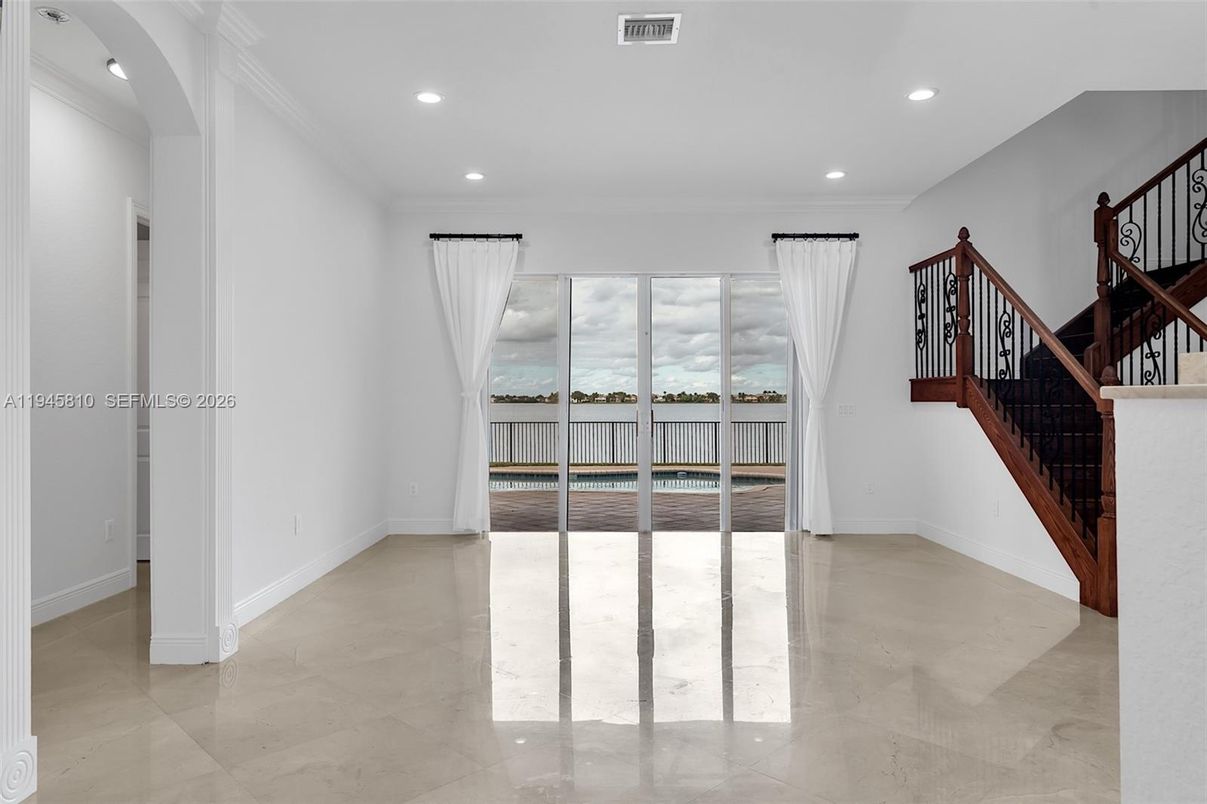 Empty room, Interior, Recessed Lighting