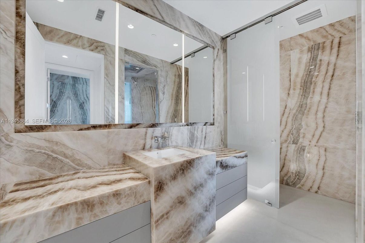 Bathroom, Interior, Recessed Lighting