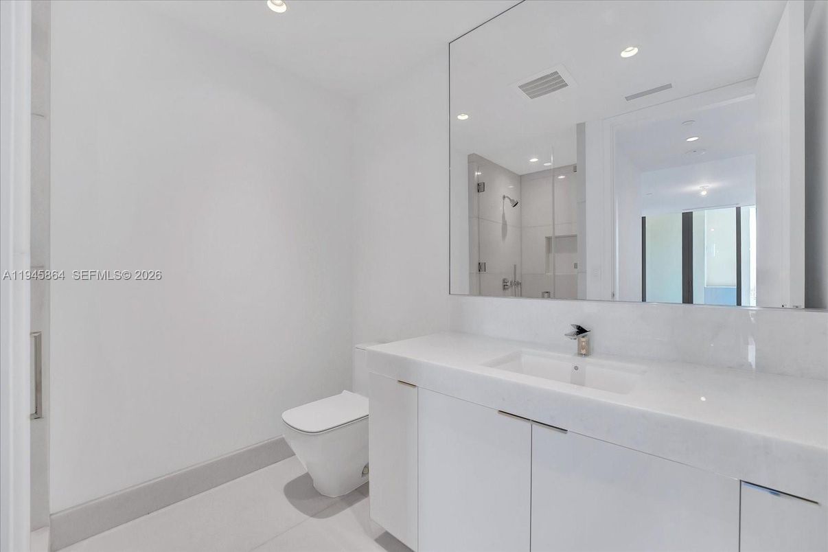 Bathroom, Interior, Recessed Lighting