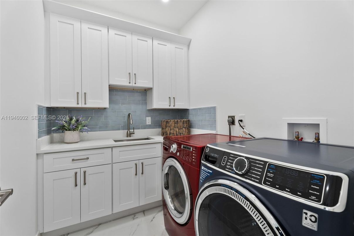 Interior, Marble, Recessed Lighting, Washer