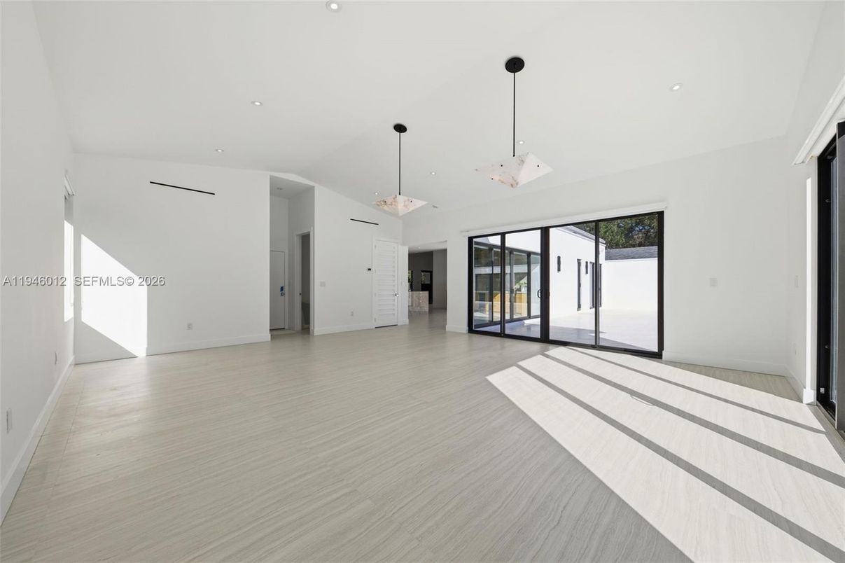 Empty room, Interior, Pendant Lights, Recessed Lighting