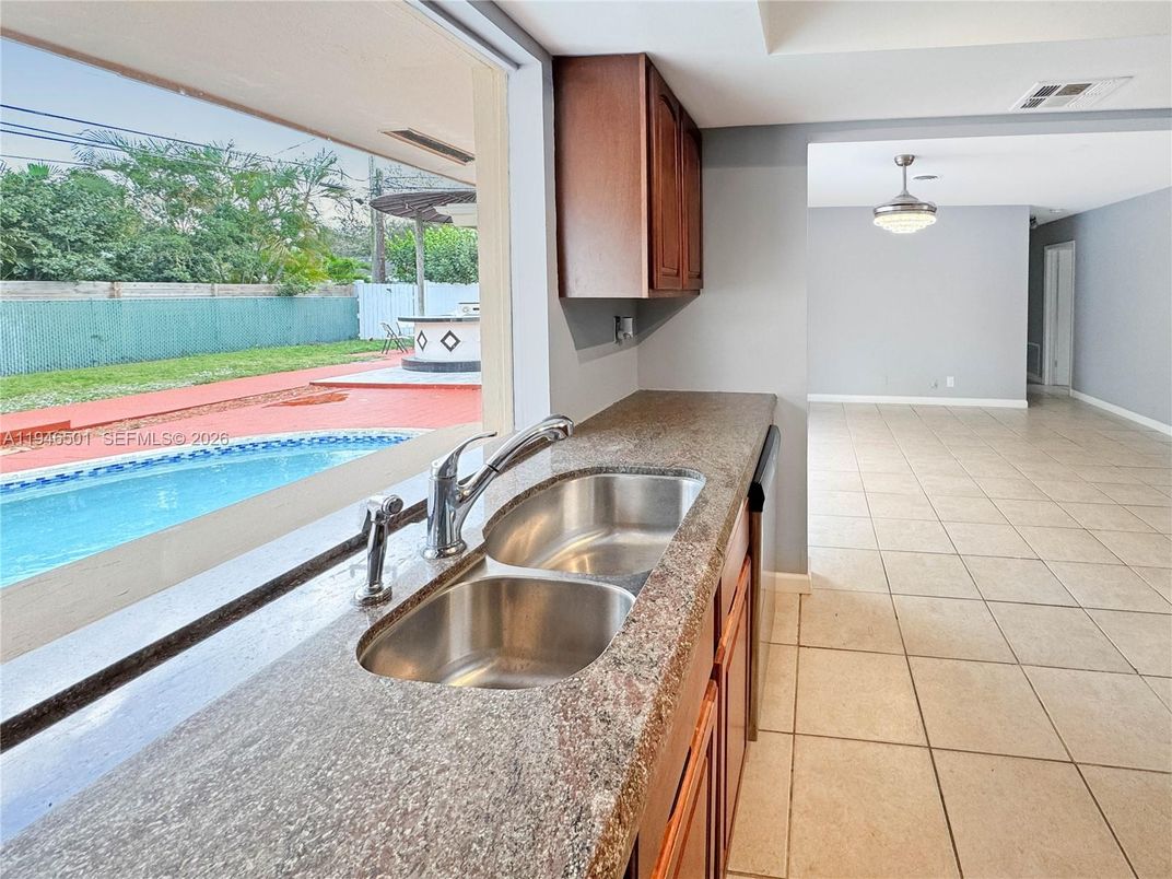 Interior, Kitchen, Pendant Lights, Pool