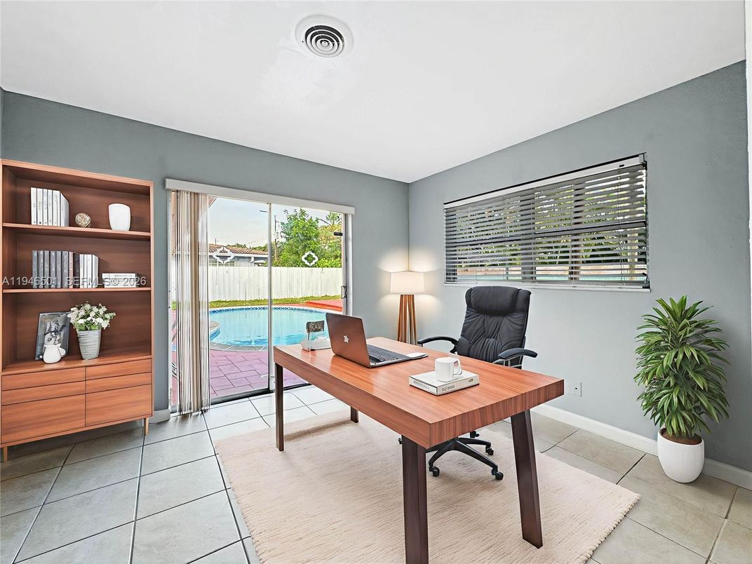 Home Office, Interior