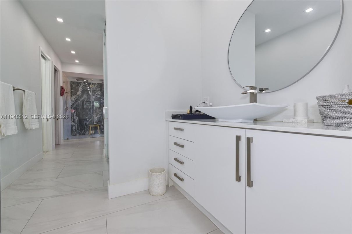 Bathroom, Interior, Marble, Recessed Lighting