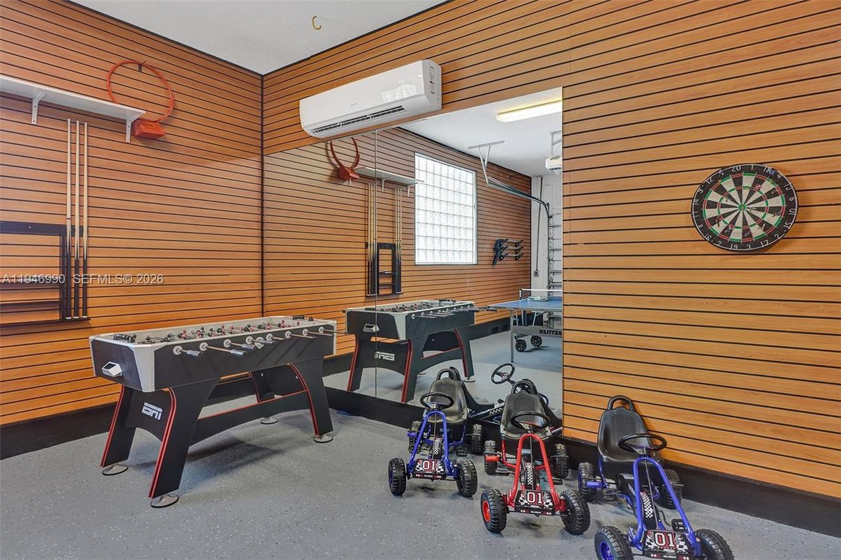 Game Room, Interior, Wooden Walls