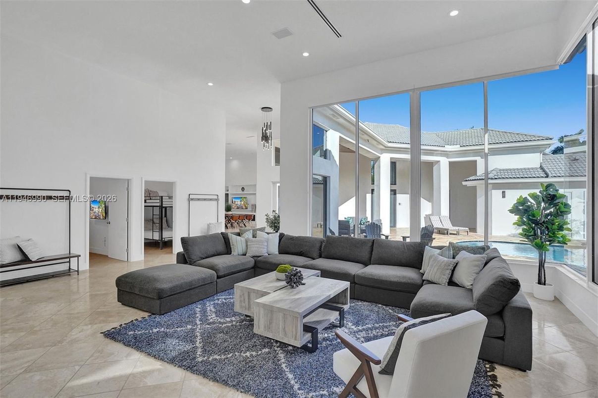 Interior, Living room, Pendant Lights, Recessed Lighting