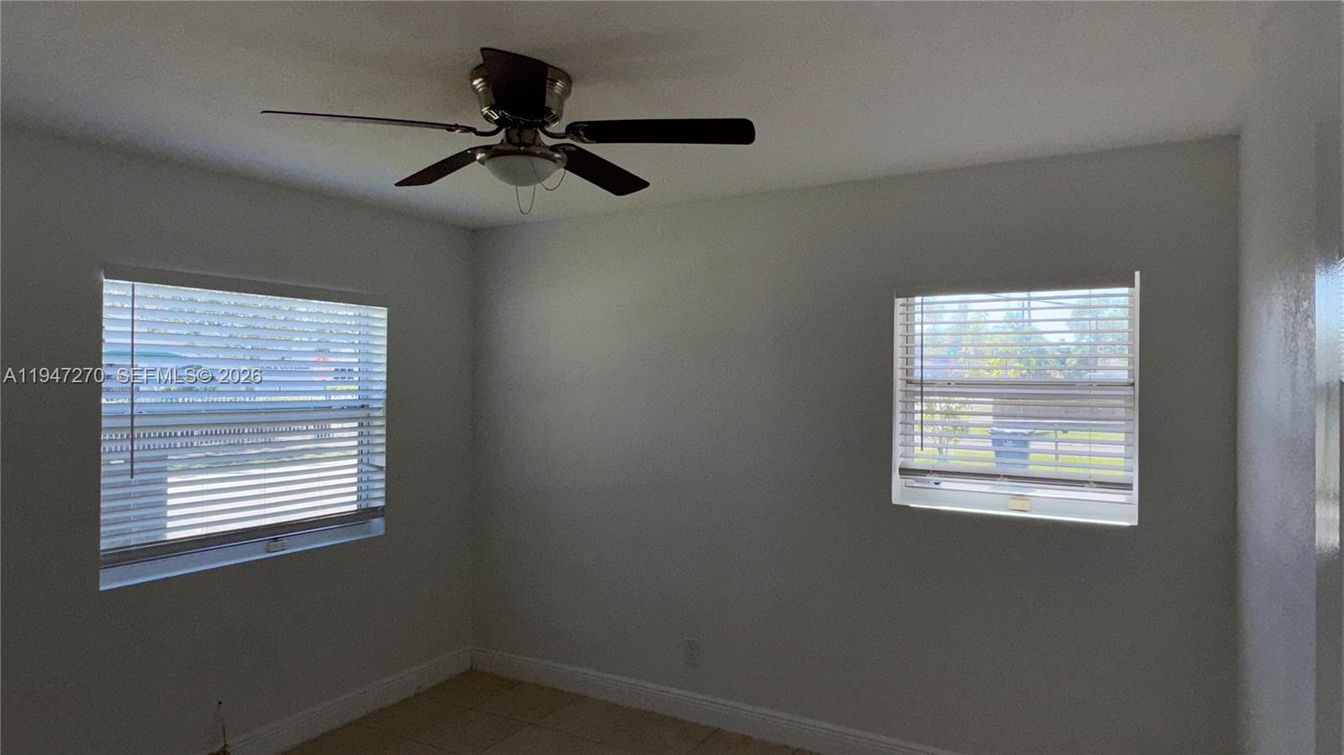 Empty room, Interior
