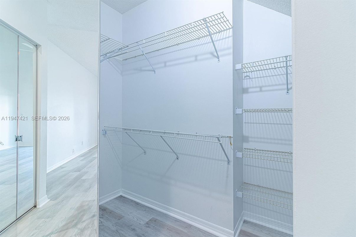 Interior, Walk-in Closets, Wood Texture Flooring