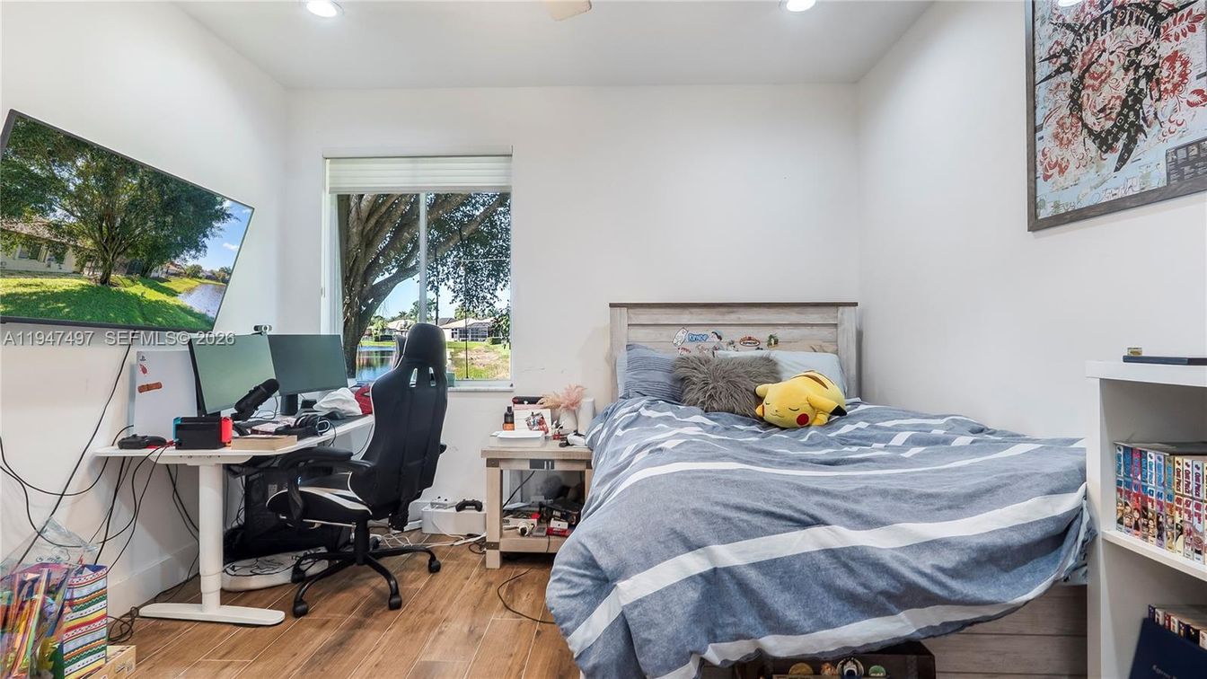 Bedroom, Home Office, Interior, Recessed Lighting, Wood Texture Flooring