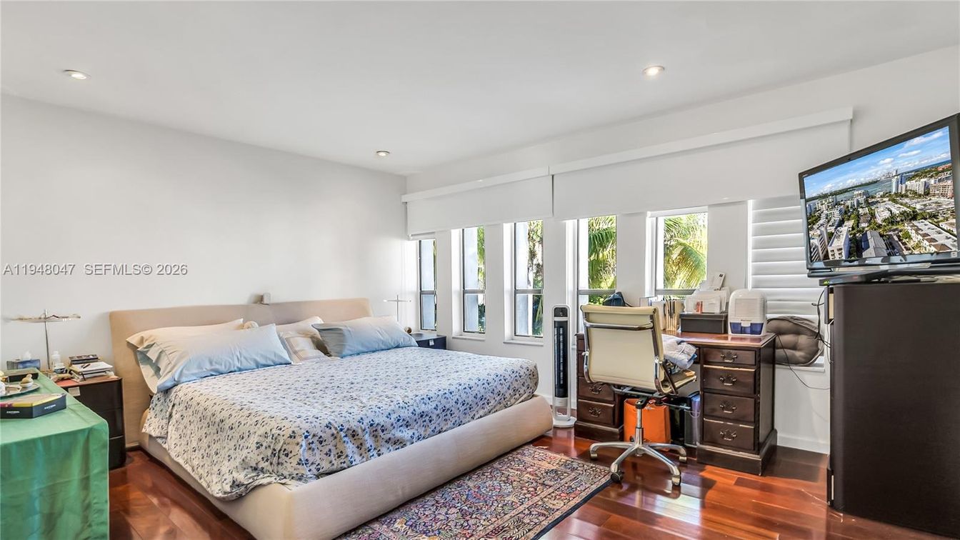 Bedroom, Home Office, Interior, Recessed Lighting, Wood Texture Flooring