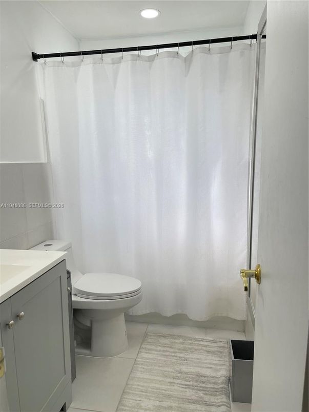 Bathroom, Interior, Recessed Lighting