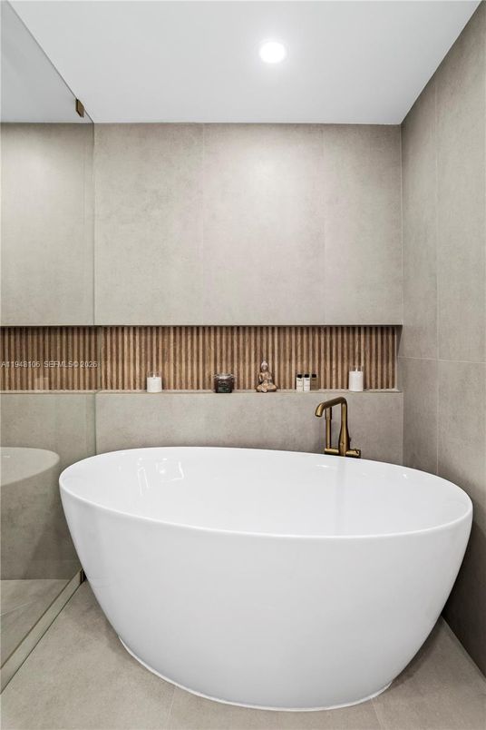 Bathroom, Free Standing Baths, Interior, Recessed Lighting