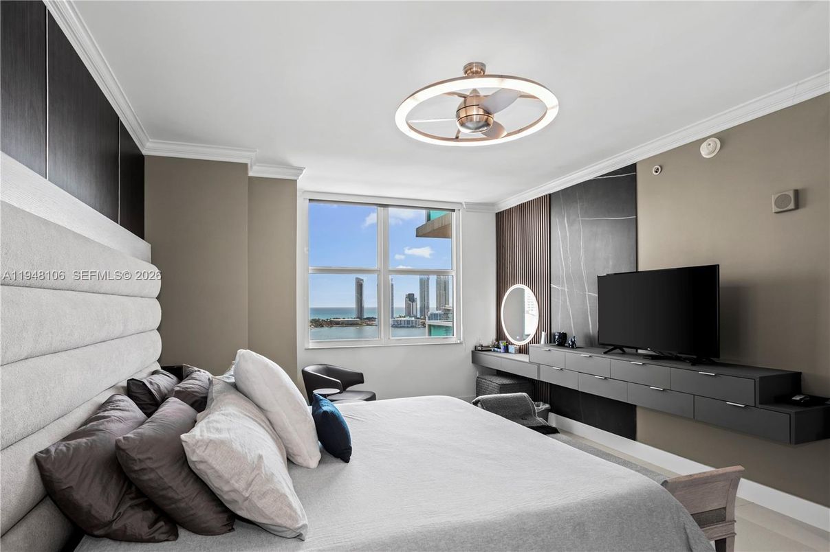 Bedroom, Interior, Water