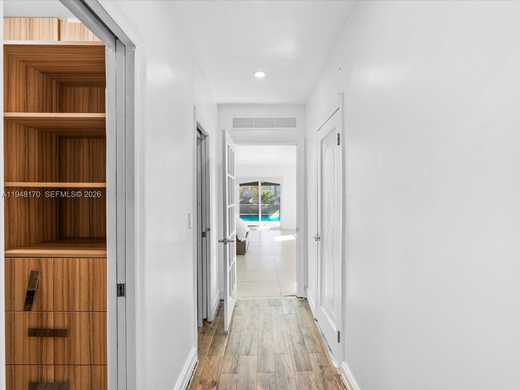 Interior, Recessed Lighting, Wood Texture Flooring