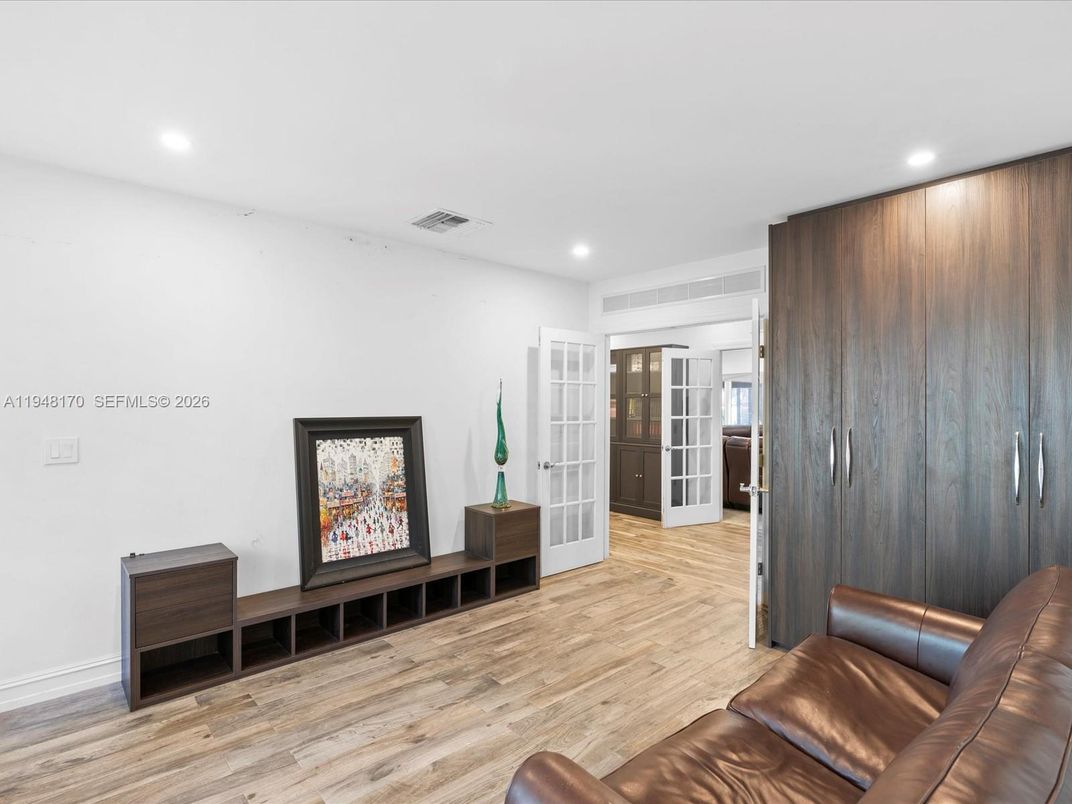 Interior, Recessed Lighting, Wood Texture Flooring