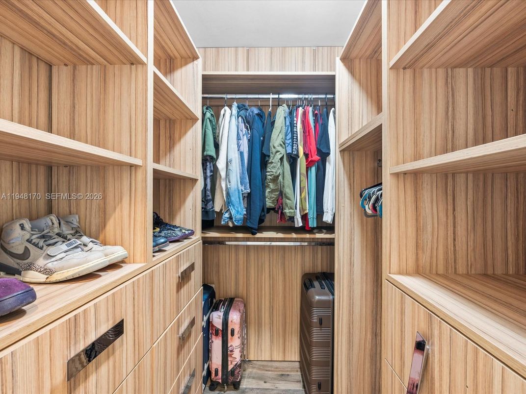 Interior, Walk-in Closets, Wood Texture Flooring