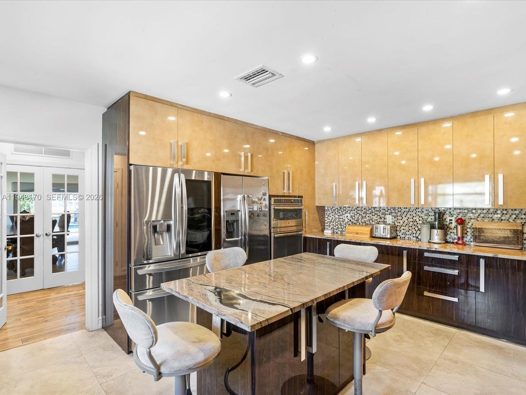 Dining room, Interior, Kitchen, Recessed Lighting, Stainless Steel Appliances