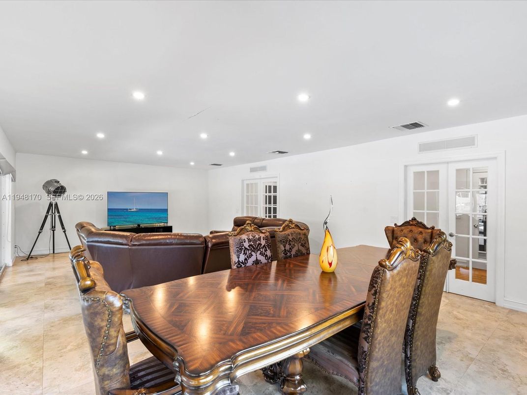Dining room, Interior, Living room, Recessed Lighting
