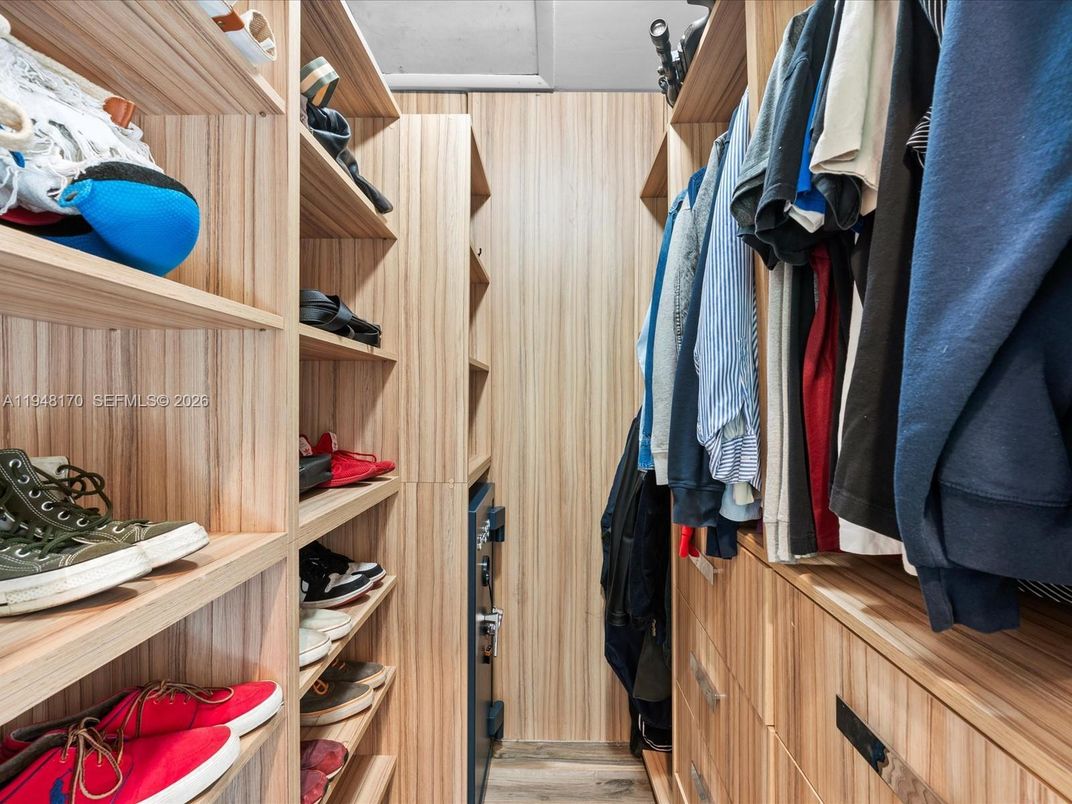 Interior, Walk-in Closets, Wood Texture Flooring