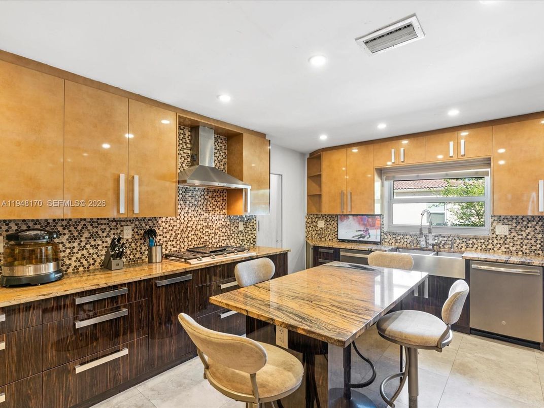 Dining room, Interior, Kitchen, Recessed Lighting, Stainless Steel Appliances