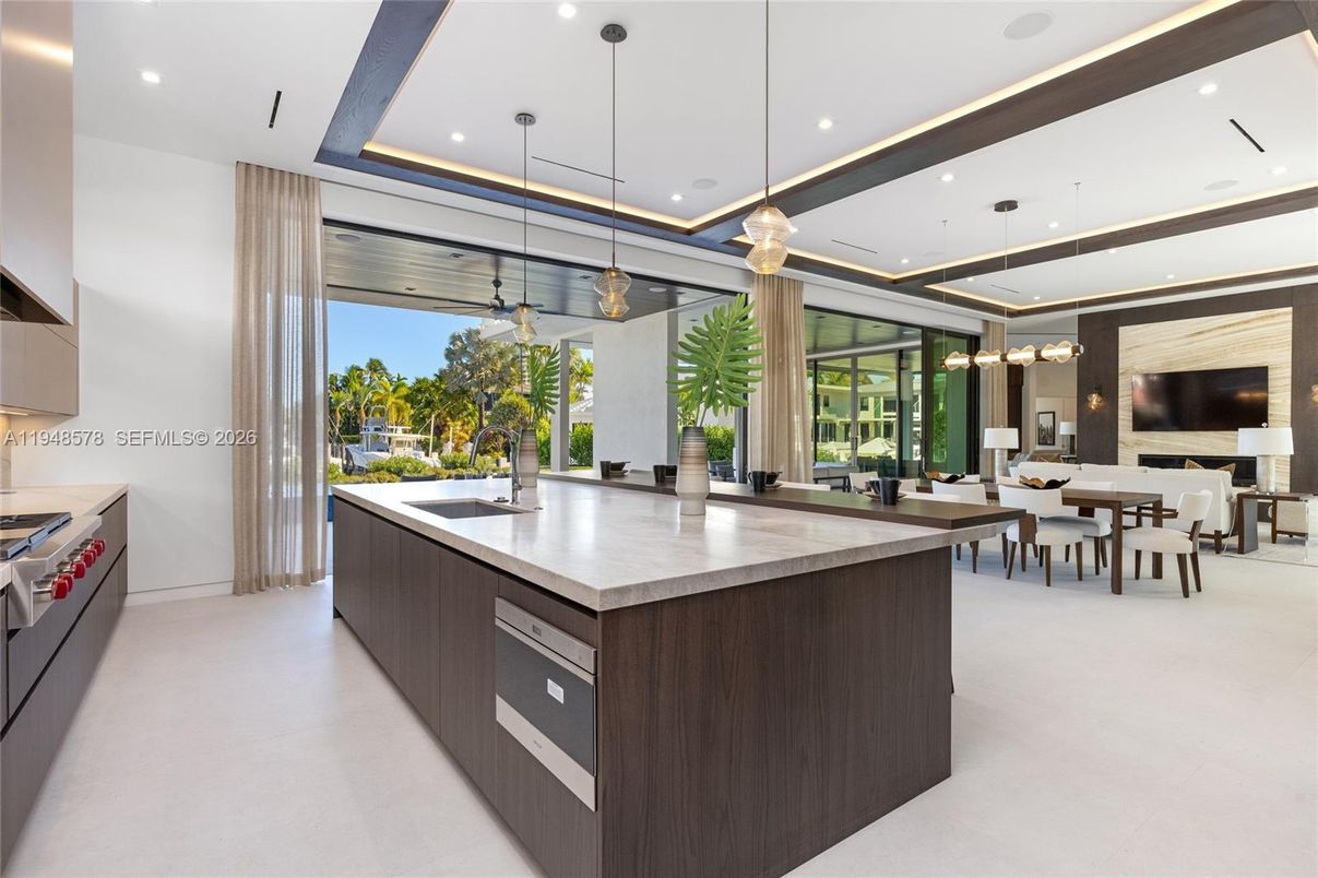 Dining room, Interior, Kitchen, Pendant Lights, Recessed Lighting, Stainless Steel Appliances