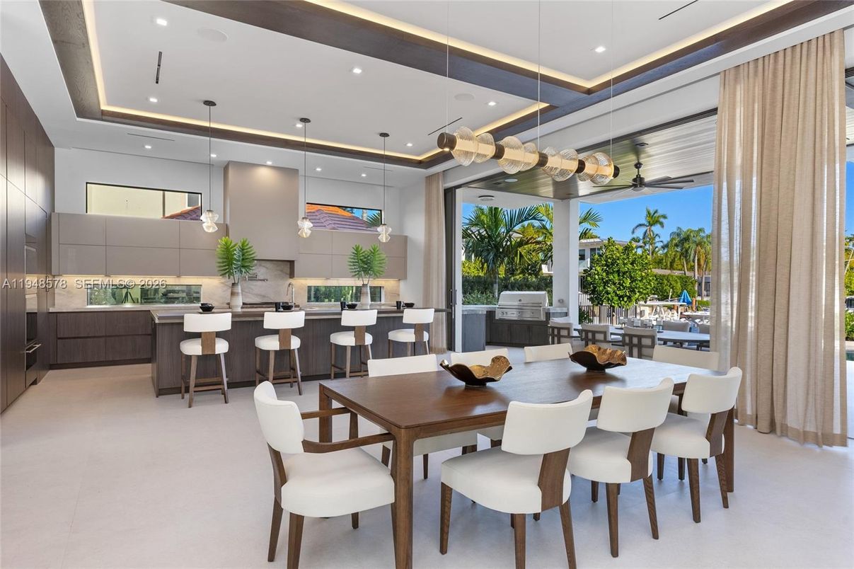Dining room, Interior, Pendant Lights, Recessed Lighting