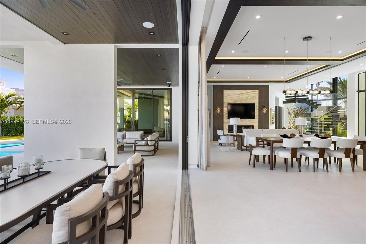 Dining room, Interior, Pendant Lights, Recessed Lighting