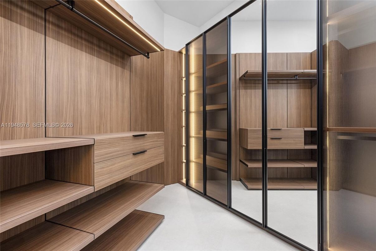 Interior, Walk-in Closets