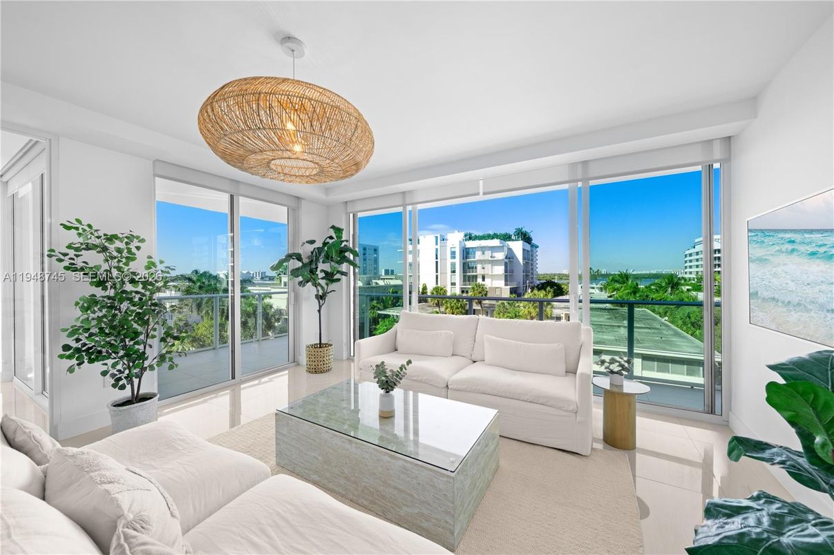 Chandelier, Interior, Living room