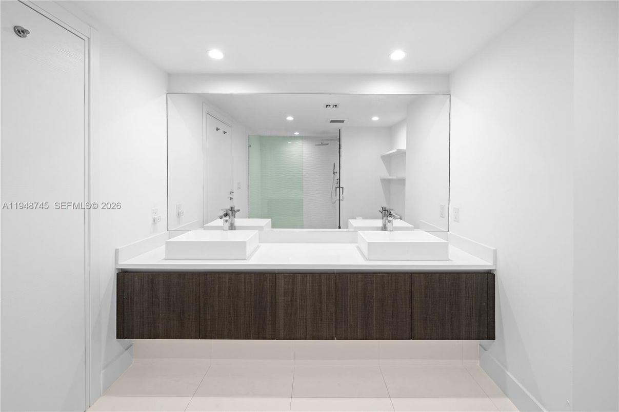 Bathroom, Dual Sink Vanities, Interior, Recessed Lighting