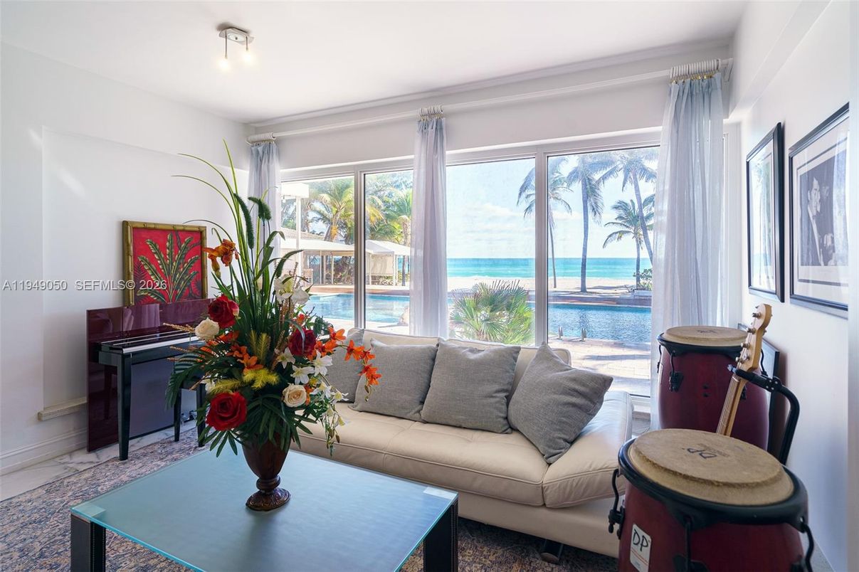 Interior, Living room, Water